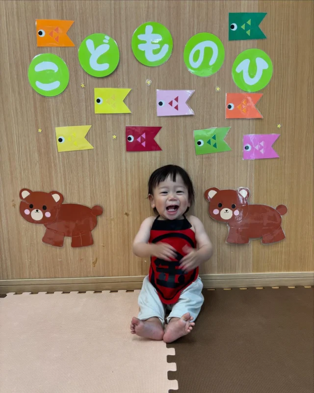 こんにちは☀️ゆめ組0歳児クラスです🐣🐣
5月フォト📷「こどもの日」にちなんだお写真を撮影しました😆

子どもの日は端午の節句で男の子の健やかな成長や幸せを願ってお祝いする日です😆🙏また、子どもの人格を重んじ、子どもの幸福を図るとともに母に感謝する🥹とも言われています🎶皆さんのお家でもなにかお祝いされましたか？？☺️

ゆめ組の子どもたちも健やかに成長することを祈っています🫶💞
#いちごいちえん 
#福岡県 
#宗像市 
#認定子ども園 
#0歳児 
#ゆめ組 
#5月 
#子どもの日 
#金太郎
