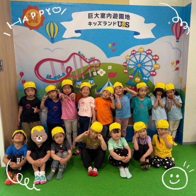 4歳児 ほし組スターグループ🎏5月
今月はみんなで遠足に行きました！
『キッズランドUS MAX 久山店』へ✨
大きなボールプールに滑り台、大好きなゲームにおままごと、たくさんの遊具と玩具に夢中になって遊びました❣️
そして昼食タイム🍴お家の方が作ったおべんとうを美味しそうに頬張る表情は本当に可愛らしいです😋
時間いっぱい遊んだあとは、バスに乗って帰園🚌
まだまだ元気が有り余っているお友だちもいれば、疲れ果てて夢の中へ眠っているお友だちもいました🌙🤫

遠足リクエストが殺到しているので、また次の楽しみを早急に計画しようと思います✏️💕

#いちごいちえん
#いちごの丘こども園
#認定こども園
#福岡県
#宗像市
#3歳児
#ほし組
#遠足
#お弁当
#キッズランド
#バス